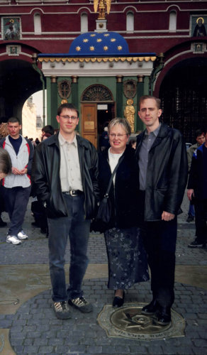 Eileen and Sean visit René (Moscow, Russia, 2000)